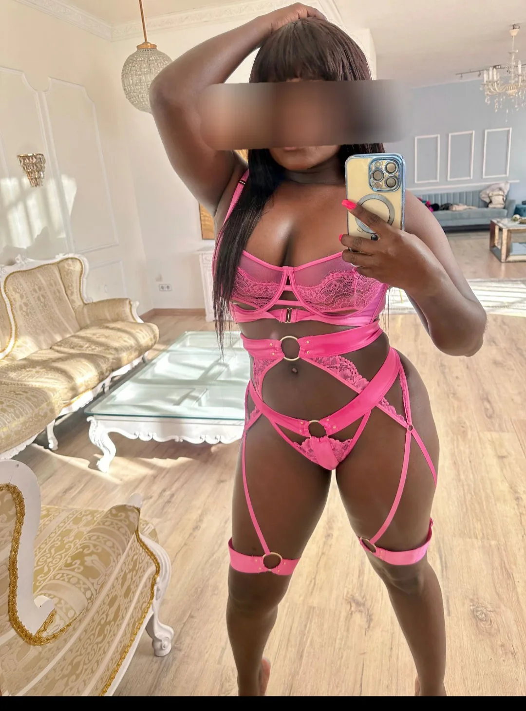 Chioma escort Brighton
